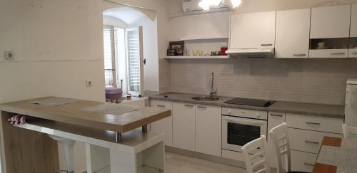 Ulica Dvori Narca 12 Apartment 4+2 per.