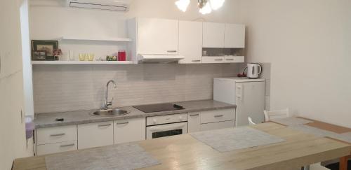 Ulica Dvori Narca 12 Apartment 4+2 per. - image 2
