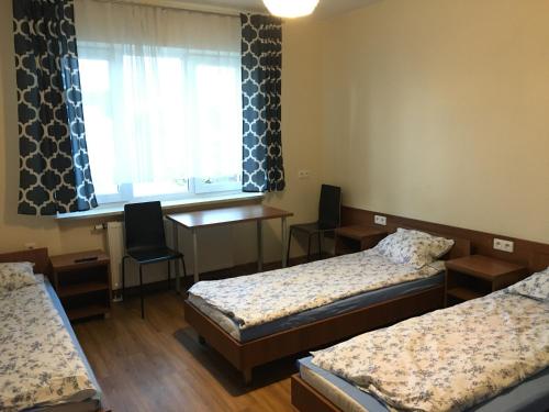 4 twin beds