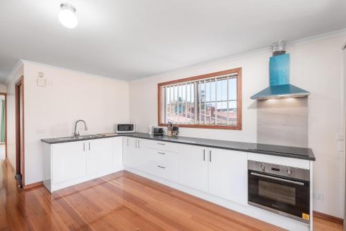 廚房, 亞拉山谷汽車旅館 (Yarra Valley Motel) in 利利代爾