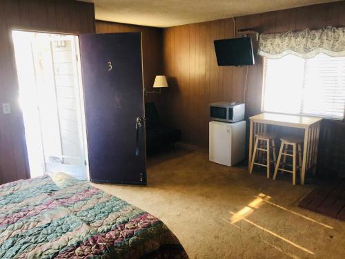 Mountain View Cabins - image 7