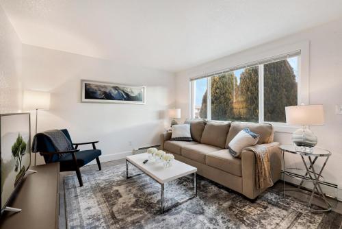 Trendy New Hideout in the Heart of the City - Apartment - Loveland Ski Area