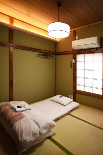 Japanese-Style Single Room with Shared Bathroom