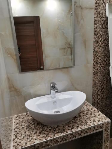 Airport Apartments - image 6