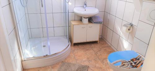 Bathroom, Die Stadtvilla - Gastehaus mit Gemeinschaftskuche, Hausnummer 34 in Marne
