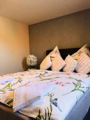 Noblesse Hause Room Type - Deluxe Double or Twin Room