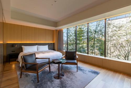 Superior King Room with Free Lounge Access - Pagoda View