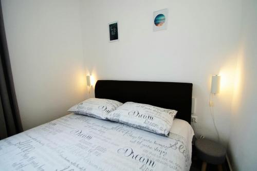 One-Bedroom Apartment image 7