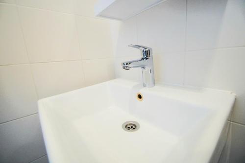 One-Bedroom Apartment image 9