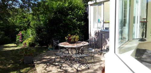 LE CHALET SUISSE - Chambre bleue in เลอวิเซล