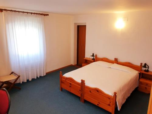 1 queen bed