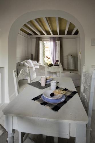 White Home - image 7