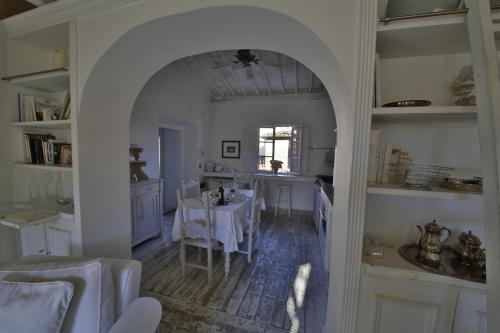 White Home - image 12