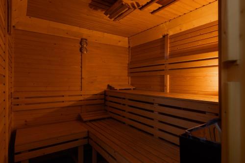 桑拿, 容姿樂公寓酒店 (Apartments Rozle) in 克朗傑斯卡哥拉