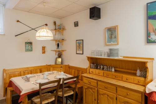 共用Lounge/電視區, 容姿樂公寓酒店 (Apartments Rozle) in 克朗傑斯卡哥拉