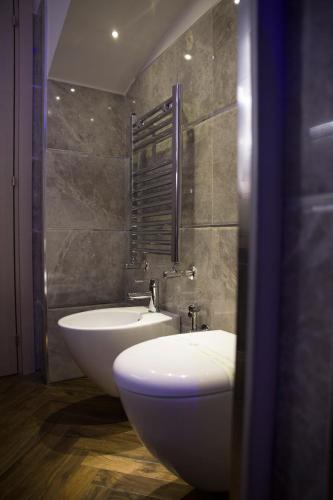 Royal Rooms Luxury Suite - image 5