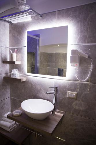 Royal Rooms Luxury Suite - image 6