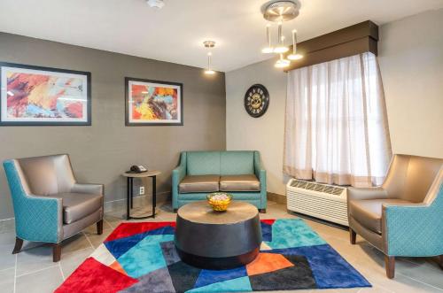 Quality Inn - image 4