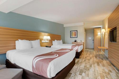 Quality Inn Ideally located in the Fort Walton Beach area, Roya Hotel & Suites promises a relaxing and wonderful visit. Both business travelers and tourists can enjoy the propertys facilities and services. Servi