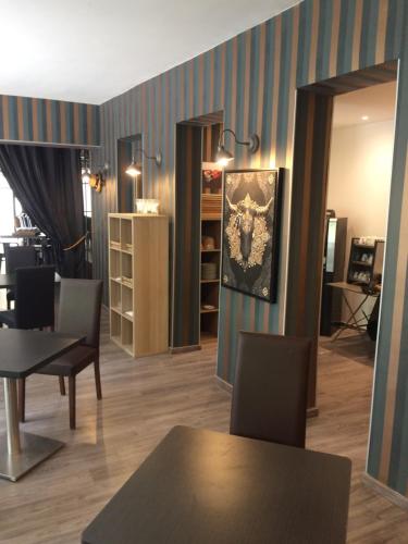 餐飲選擇, Hotel Saint Louis - Au Coeur des Remparts in 艾蓋莫爾泰