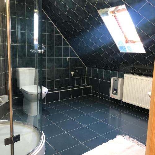 3 bedrooms, 6 beds