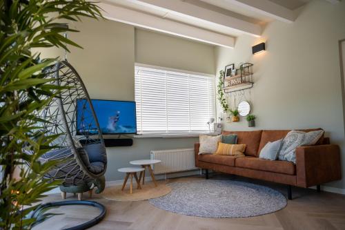  Beach Bungalow Ohana - private garden - close to local Lake, Dunes and Beach in Noordwijkerhout