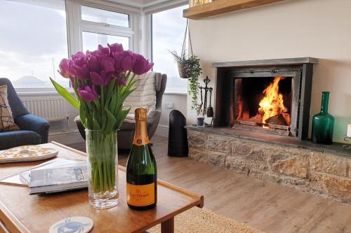 HIGH TIDE- LUXURY DEATCHED BUNGALOW- Sleeps 10 or 12 - Annexe option
