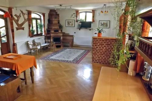 Koplietošanas atpūtas telpa ar TV, Casa Crina in Vale