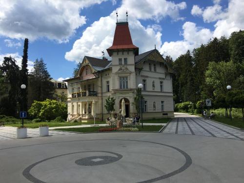 Vila Lužné - image 4
