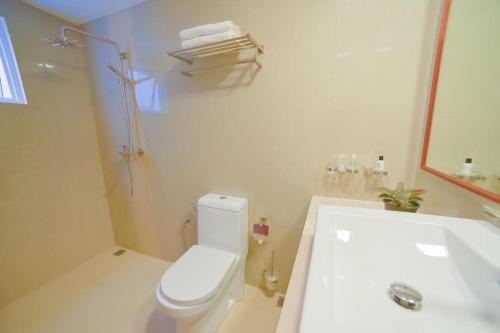 Bathroom, Turquoise Residence by UI near Malé International Airport