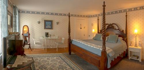 The Bridges Inn at Whitcomb House B&B in Swanzey, USA