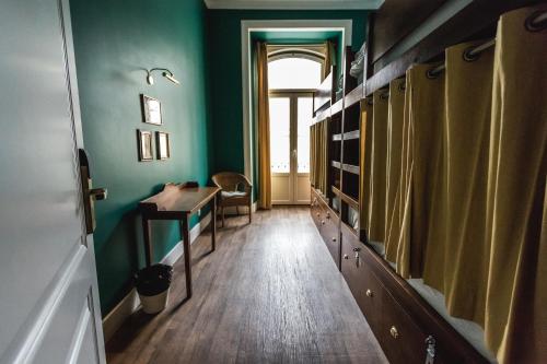 Bed in 4-Bed Mixed Dormitory Room image 6