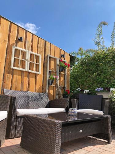 Charmantes Haus im Grünen nahe Berlin & Potsdam (Charmantes Haus im Grunen nahe Berlin & Potsdam) in เทรบบิน