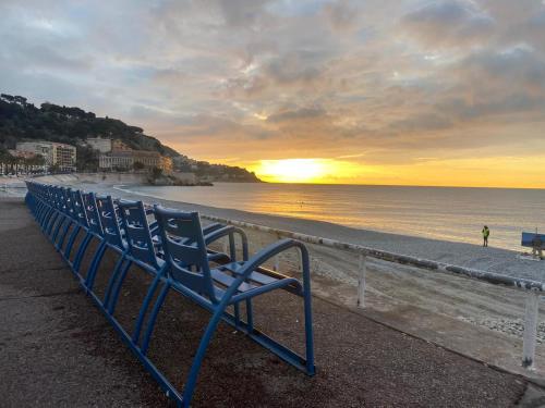 Room with a vue - image 9