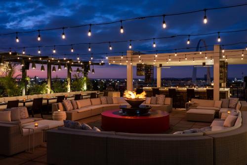 255997208 Four Seasons St. Louis