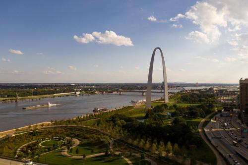 Four Seasons Hotel St Louis