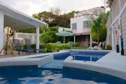 Preciosa Casa Maya Alberca y Jacuzzi Jiutepec Cuernavaca in Jiutepec, Mexico