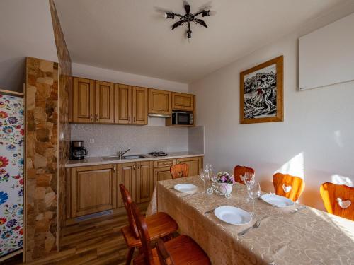 GÓRALOWE domki & SPA (GORALOWE domki & SPA) in 班斯卡维兹纳