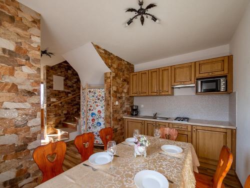 GÓRALOWE domki & SPA (GORALOWE domki & SPA) in 班斯卡维兹纳