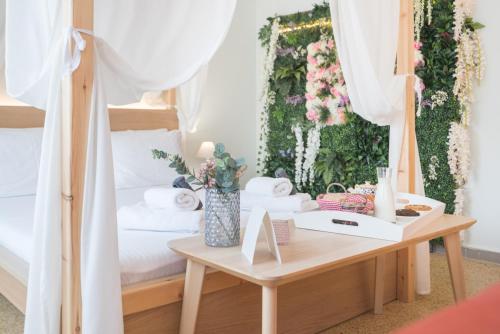 Na'maste Apartments, Athens
