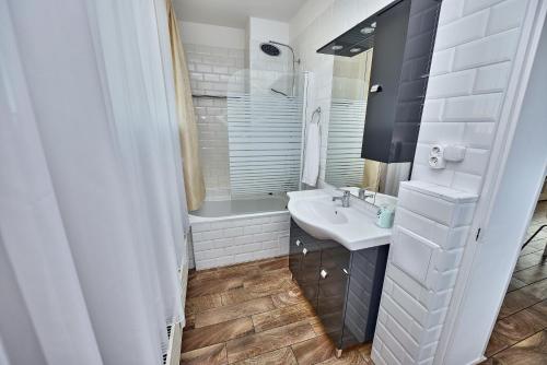 Bathroom, Panorama City Apartman in Ispitaalja