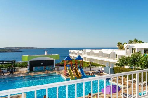 Beach Club Menorca - main image