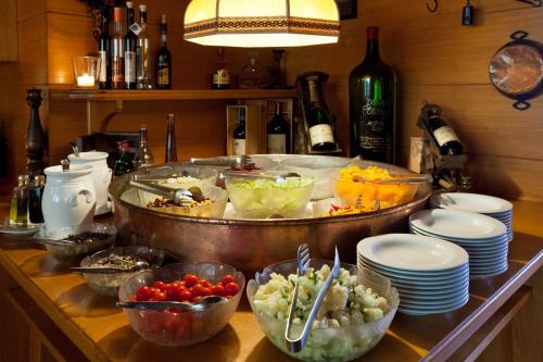 อาหารและเครื่องดื่ม, Hotel Auhof in สครุนส์