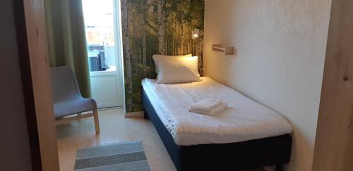 Single room, shower