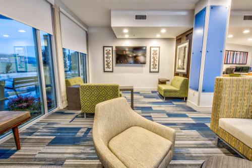 Holiday Inn Express & Suites Dallas NW - Farmers Branch, an IHG Hotel