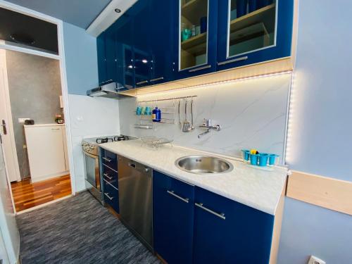 Apartment 8 - image 10