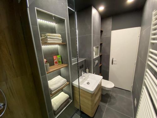 Apartment 8 - image 11