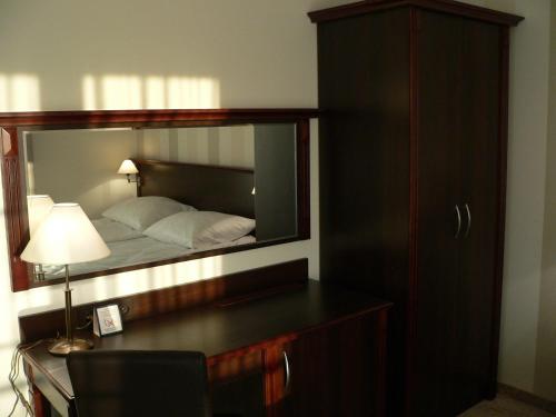 4 twin beds