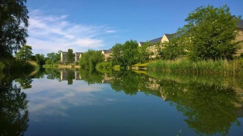 B&B Saint Neots - Penthouse Apartment On The River - 65 Skipper Way - Bed and Breakfast Saint Neots