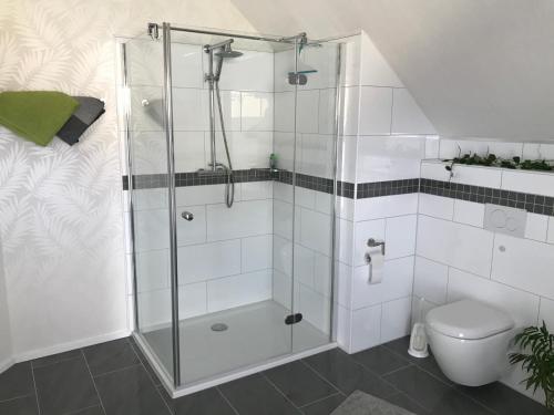 Fürdőszoba, Ferienwohnung „Anhaide“ in Lampertheim